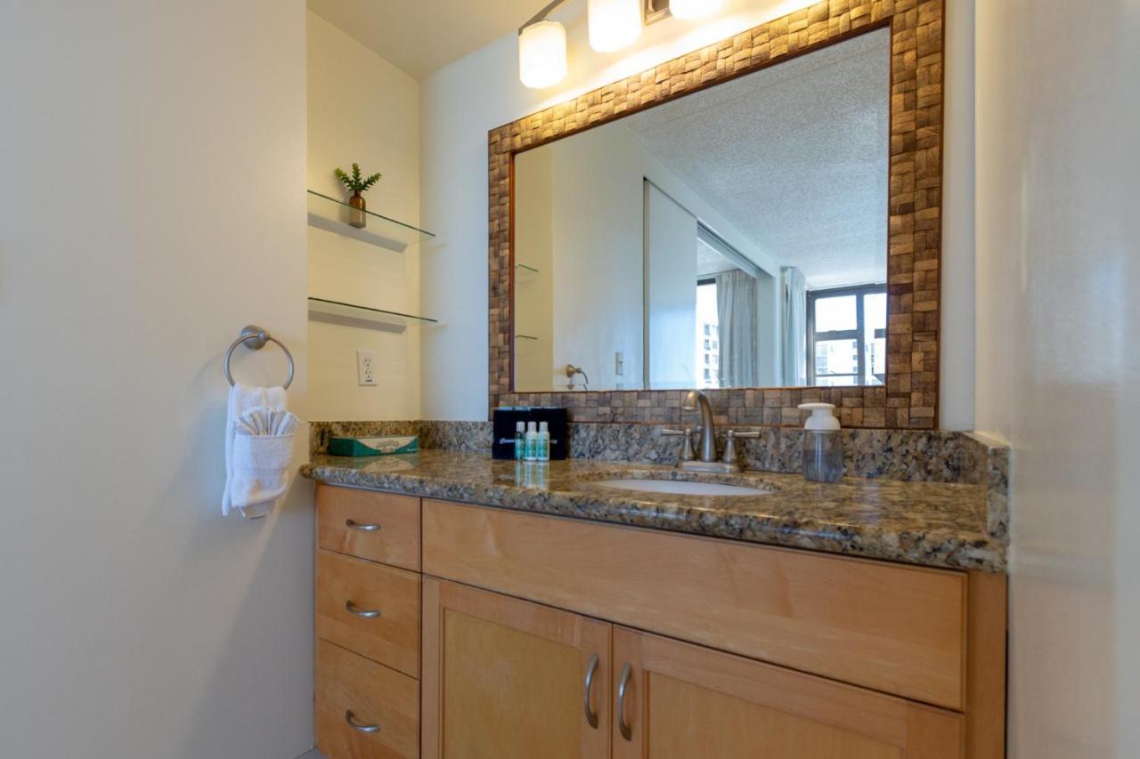Beautifully Renovated 32Nd Floor Deluxe Ocean View Waikiki Condo Condo Honolulu Esterno foto