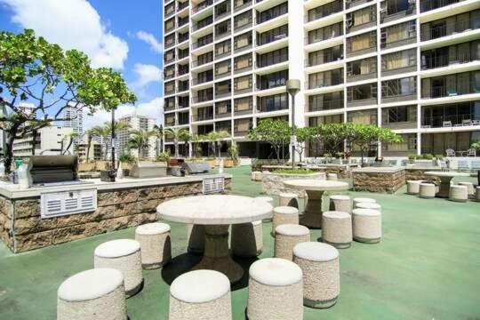 Beautifully Renovated 32Nd Floor Deluxe Ocean View Waikiki Condo Condo Honolulu Esterno foto