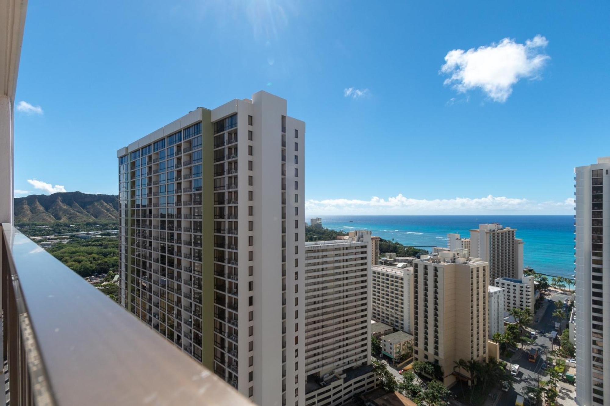 Beautifully Renovated 32Nd Floor Deluxe Ocean View Waikiki Condo Condo Honolulu Esterno foto
