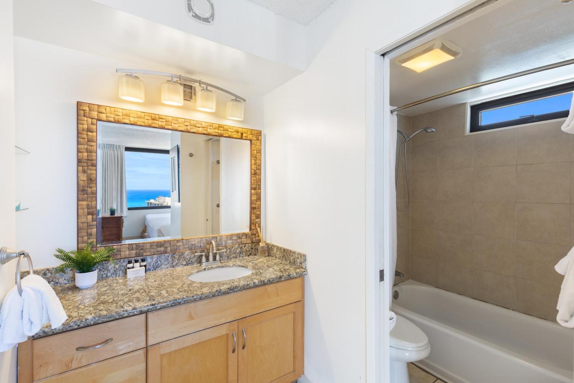 Beautifully Renovated 32Nd Floor Deluxe Ocean View Waikiki Condo Condo Honolulu Esterno foto